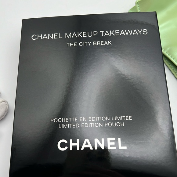 Chanel Makeup Lunch Pouch”The City Break” Iridescent Green Snap Closure & Polish - Picture 17 of 17